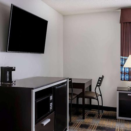Super 8 By Wyndham Villa Rica Eksteriør billede