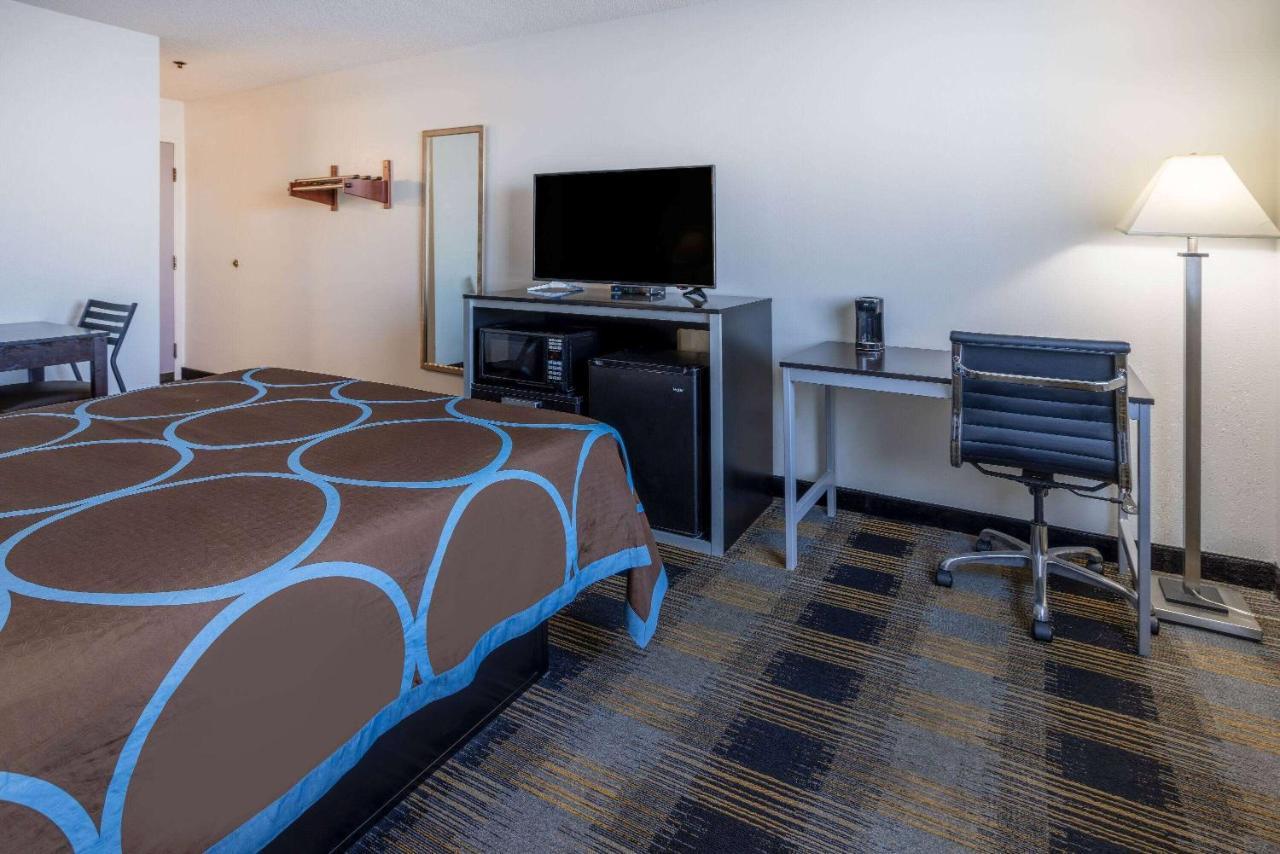 Super 8 By Wyndham Villa Rica Eksteriør billede