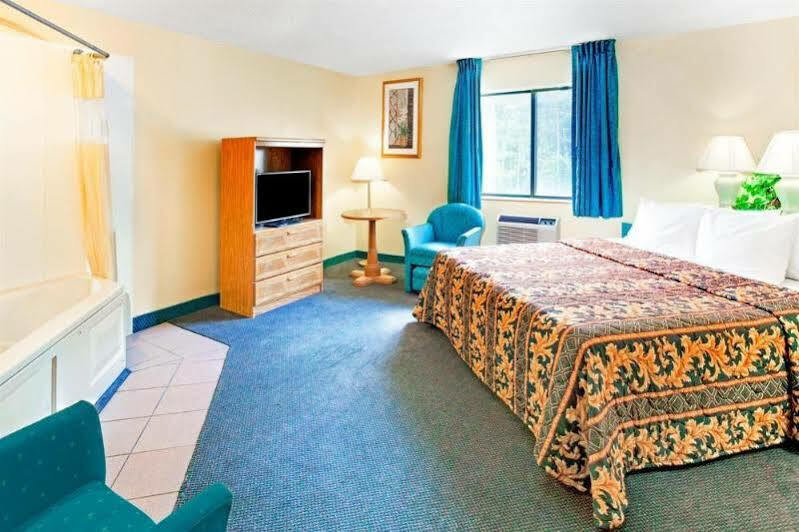 Super 8 By Wyndham Villa Rica Eksteriør billede