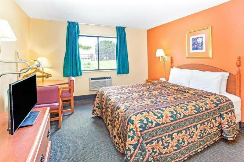 Super 8 By Wyndham Villa Rica Eksteriør billede